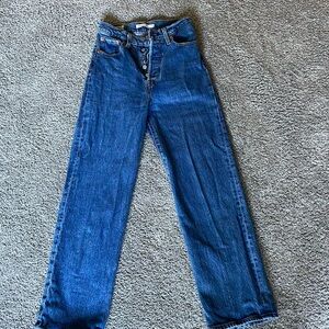 Levi’s ribcage ankle straight in size 25